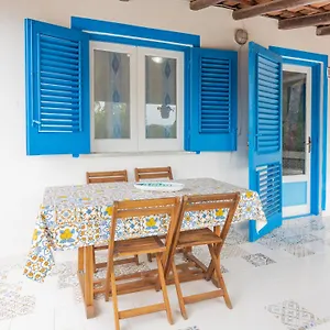 https://holiday-charme-jacuzzi.sicilyhotelsitaly.net